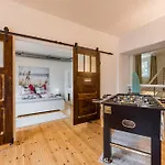 Exklusive Und Grosszuegige Wohnung 140 Qm In Magdeburg Top-Lage Mit Kicker Fuer Bis Zu 8 Personen