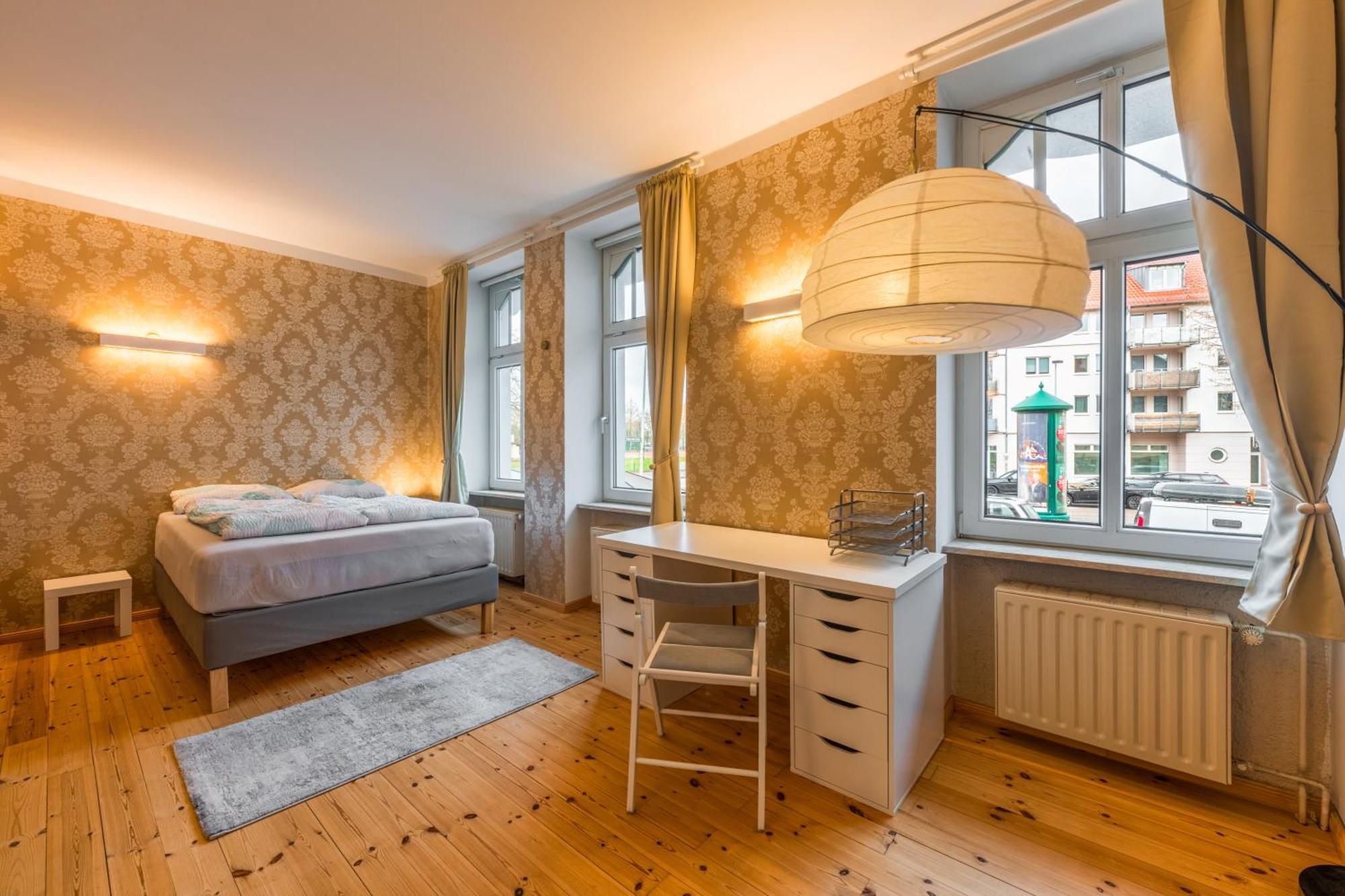 Exklusive Und Grosszuegige 140 Qm In Top-lage Mit Kicker Fuer Bis Zu 8 Personen Magdeburg